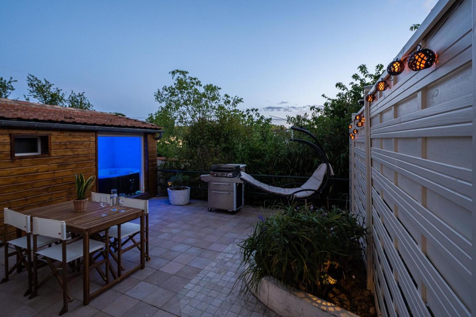 Ferienwohnung La Citadelle ~ Jacuzzi ~ Terrasse Carcassonne Exterior foto